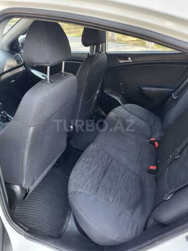 Hyundai Solaris 2015, 370,000 km - 1.4 л - Sumqayıt