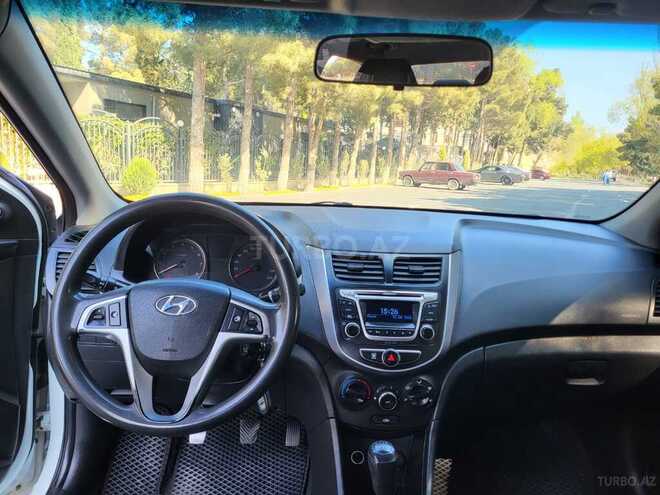Hyundai Solaris 2015, 370,000 km - 1.4 л - Sumqayıt