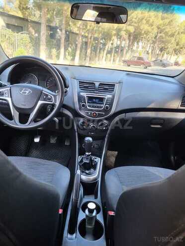 Hyundai Solaris 2015, 370,000 km - 1.4 л - Sumqayıt