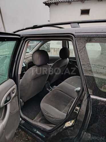 Ford Focus 2001, 275,364 km - 2.0 l - Qax