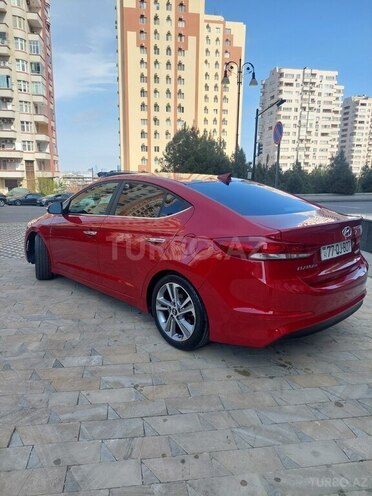 Hyundai Elantra-10