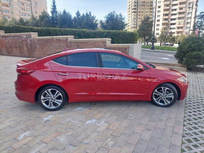 Hyundai Elantra-11