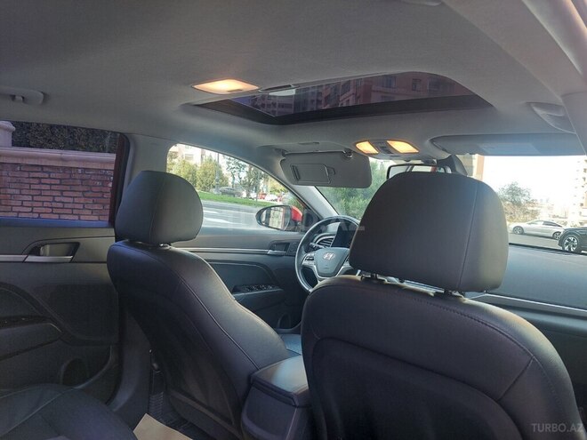 Hyundai Elantra-17