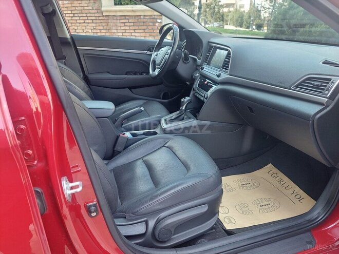 Hyundai Elantra-16