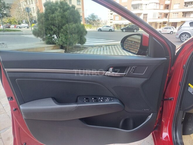 Hyundai Elantra-19