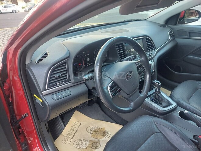 Hyundai Elantra-20