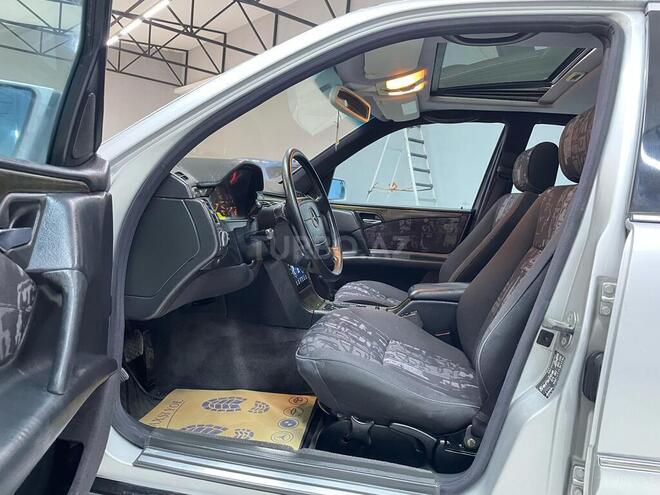 Mercedes E 240 1999, 194,498 km - 2.4 л - Sumqayıt