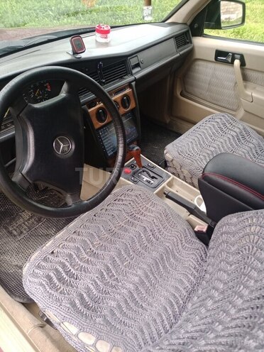 Mercedes 190 1992, 305,000 km - 2.0 l - Babək