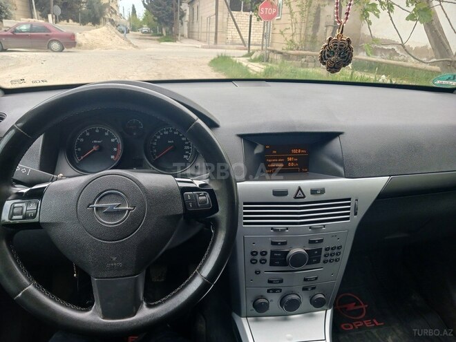 Opel Astra 2009, 165,211 km - 1.4 l - Salyan