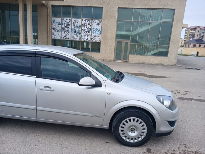 Opel Astra 2009, 165,211 km - 1.4 l - Salyan