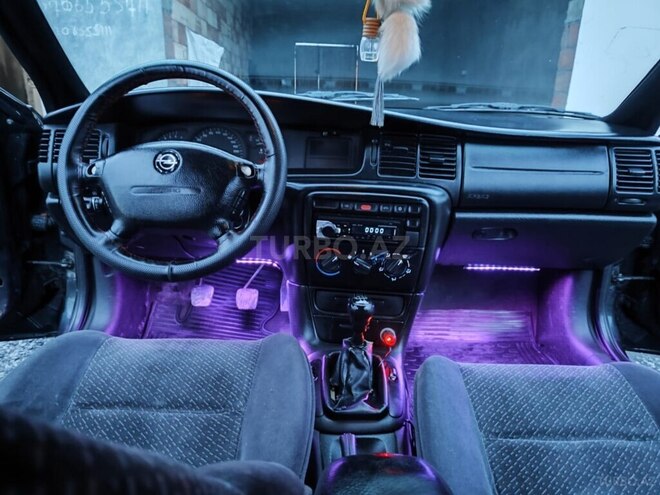 Opel Vectra 1997, 423,323 km - 1.6 l - Zaqatala