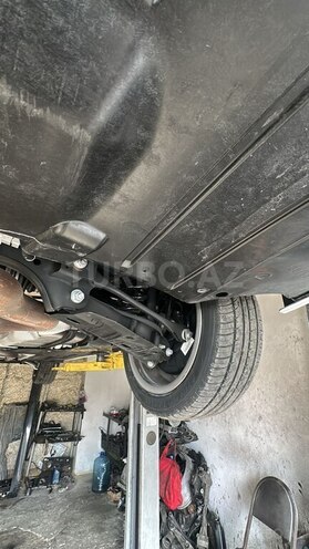 BMW 330e-18