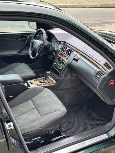 Mercedes E 220 d 2000, 422,221 km - 2.2 l - Masallı
