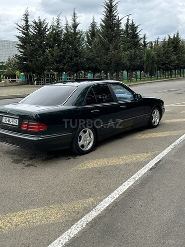 Mercedes E 220 d 2000, 422,221 km - 2.2 l - Masallı