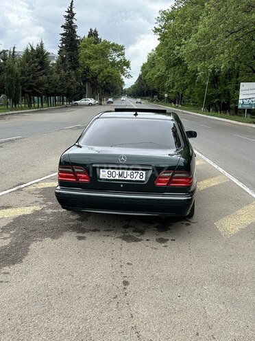 Mercedes E 220 d 2000, 422,221 km - 2.2 l - Masallı