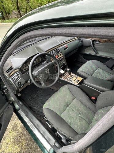 Mercedes E 220 d 2000, 422,221 km - 2.2 l - Masallı