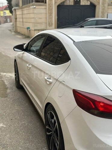 Hyundai Avante 2016, 200,000 km - 1.6 л - Bakı