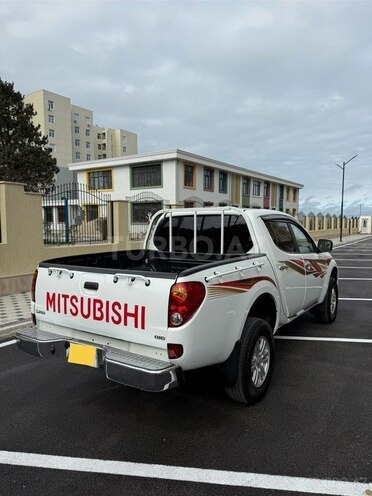 Mitsubishi L200 2015, 170,000 km - 2.5 l - Bakı