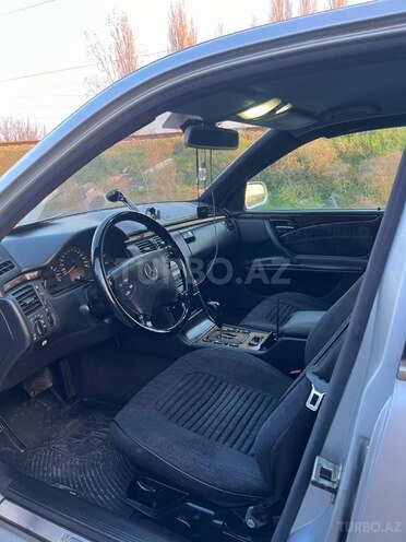 Mercedes E 270 2001, 360,000 km - 2.7 l - Gəncə