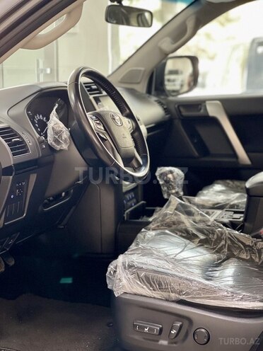 Toyota Land Cruiser Prado-4