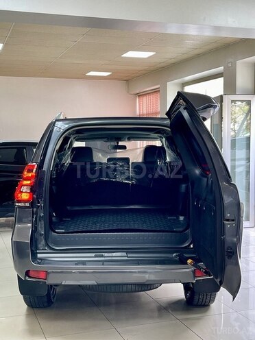 Toyota Land Cruiser Prado-15