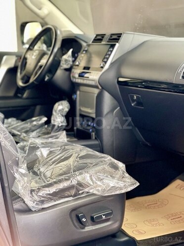 Toyota Land Cruiser Prado-5