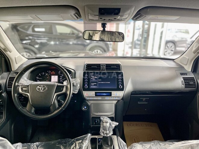Toyota Land Cruiser Prado-8