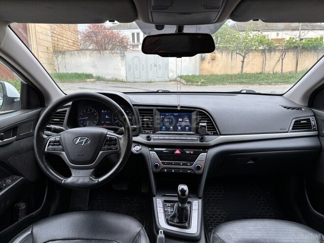 Hyundai Elantra 2017, 241,402 km - 2.0 л - Bakı