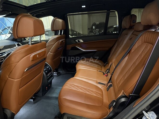 BMW X7-12