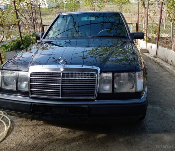 Mercedes E 200 1993, 297,000 km - 2.0 l - Bakı