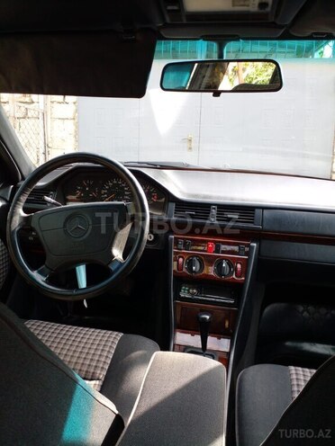 Mercedes E 200 1993, 297,000 km - 2.0 l - Bakı