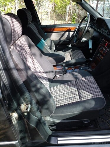 Mercedes E 200 1993, 297,000 km - 2.0 l - Bakı