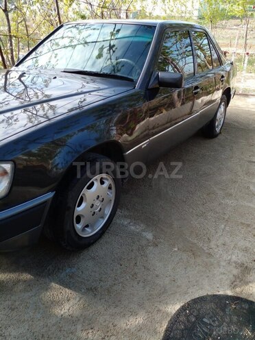 Mercedes E 200 1993, 297,000 km - 2.0 l - Bakı
