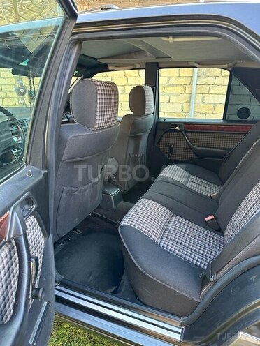 Mercedes E 200 1993, 297,000 km - 2.0 l - Bakı