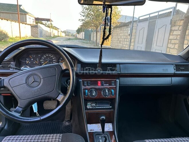 Mercedes E 200 1993, 297,000 km - 2.0 l - Bakı