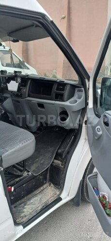 Ford Transit-8