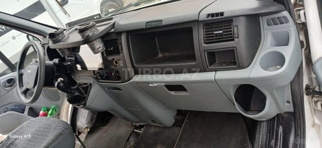 Ford Transit-9