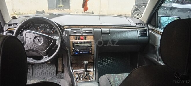 Mercedes E 240 1998, 270,304 km - 2.4 l - Ağdam