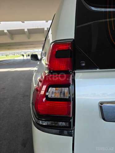 Toyota Land Cruiser Prado-13