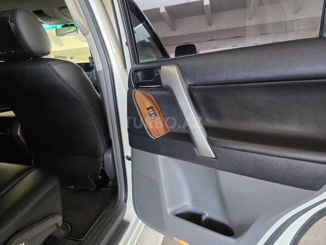 Toyota Land Cruiser Prado-17