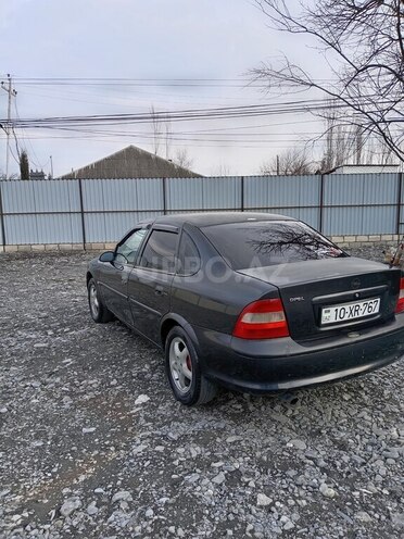 Opel Vectra 1996, 425,365 km - 1.6 l - Zaqatala