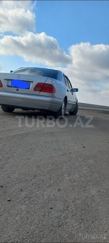 Mercedes E 200 1996, 300,000 km - 2.0 l - Tovuz