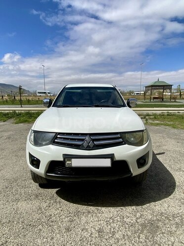 Mitsubishi L200 2014, 246,500 km - 2.5 l - Bakı