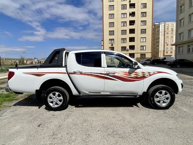 Mitsubishi L200 2014, 246,500 km - 2.5 l - Bakı