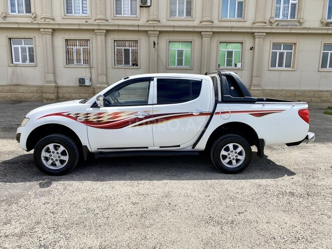 Mitsubishi L200 2014, 246,500 km - 2.5 l - Bakı
