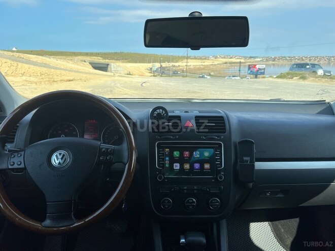 Volkswagen Jetta-13