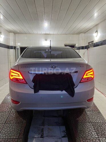 Hyundai Accent 2015, 233,800 km - 1.6 л - Bakı