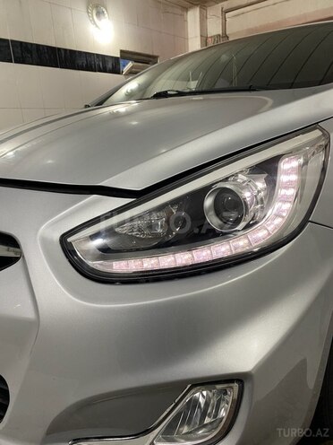 Hyundai Accent 2015, 233,800 km - 1.6 л - Bakı
