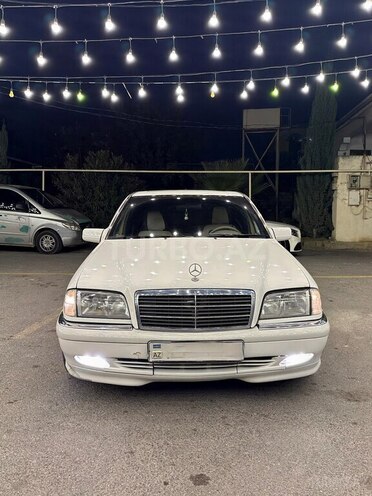 Mercedes C 230 2000, 235,000 km - 2.3 л - Bakı