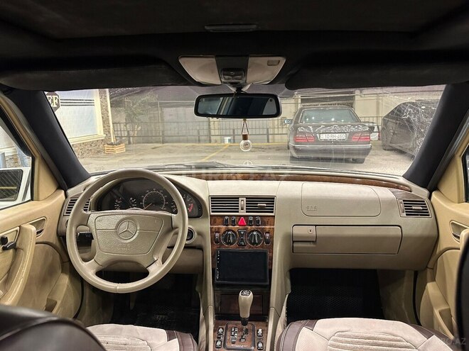 Mercedes C 230 2000, 235,000 km - 2.3 л - Bakı